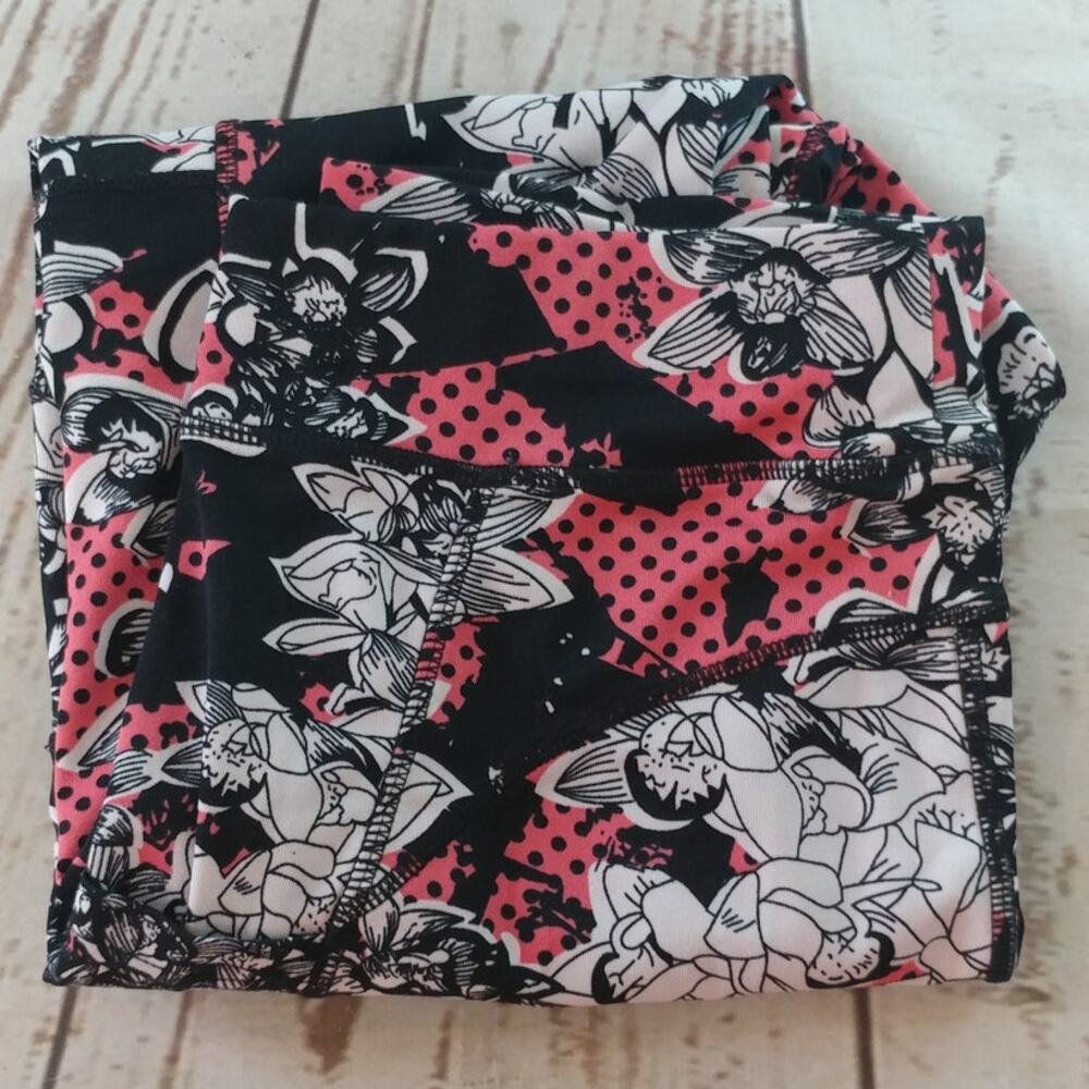 Pop Fit Multicolored Polka Dot and Floral Cropped Leggings with Pockets Size M